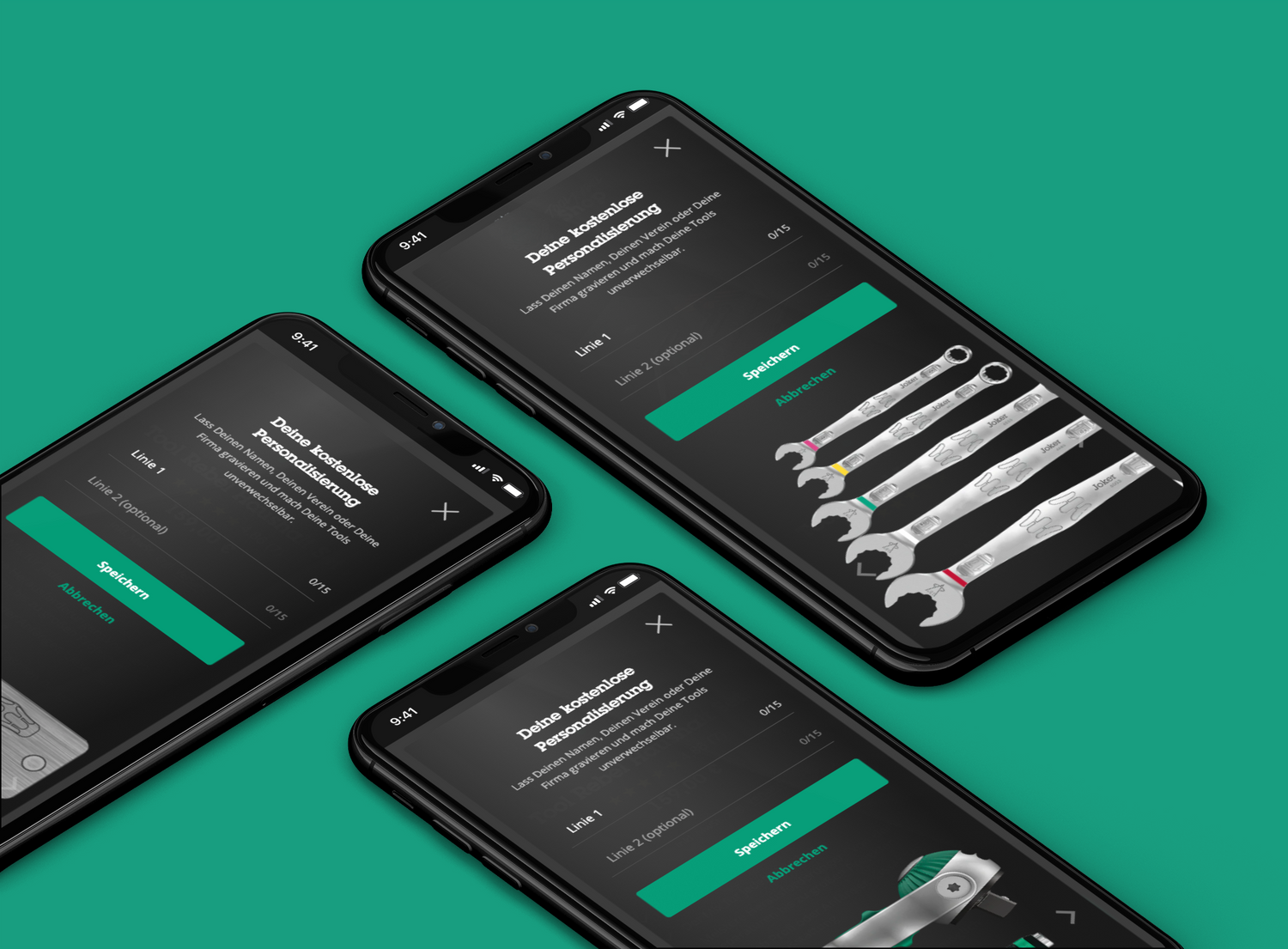 Drei schwarze Smartphones auf grünem Hintergrund mit Formular Deine kostenlose Personalisierung und verchromten Schraubenschlüsseln