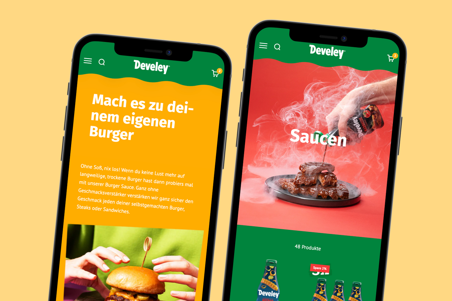 Zwei Smartphone-Displays mit Develey-Webseite, links Burger in Händen, rechts rauchige Rippchen mit herabfließender Sauce