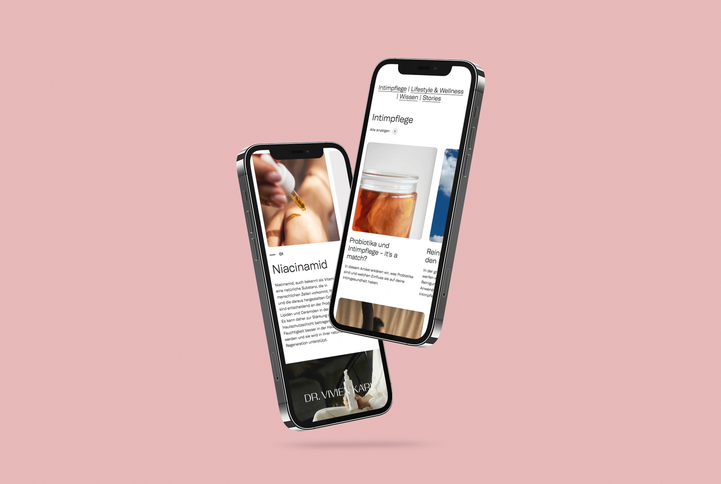 Schwebende Smartphones vor rosafarbenem Hintergrund zeigen Artikel zu Niacinamid-Serum und probiotischer Intimpflege